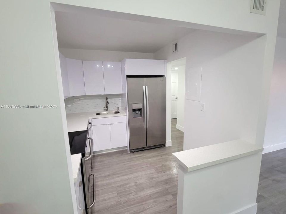 For Sale: $325,000 (2 beds, 2 baths, 1030 Square Feet)