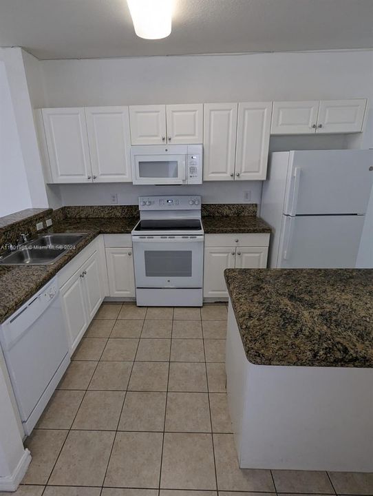 For Rent: $2,500 (3 beds, 2 baths, 1318 Square Feet)