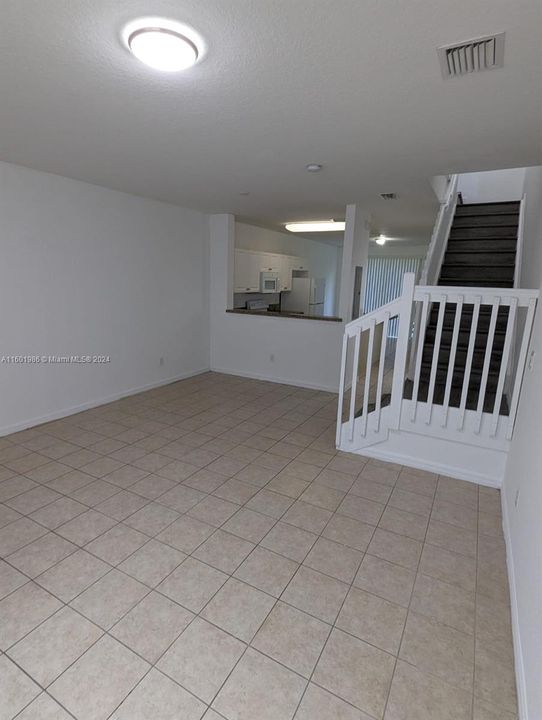 For Rent: $2,500 (3 beds, 2 baths, 1318 Square Feet)