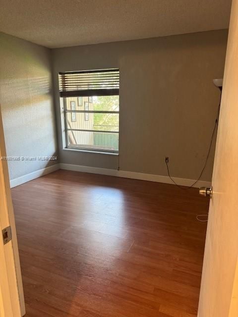 Active With Contract: $1,750 (1 beds, 1 baths, 660 Square Feet)