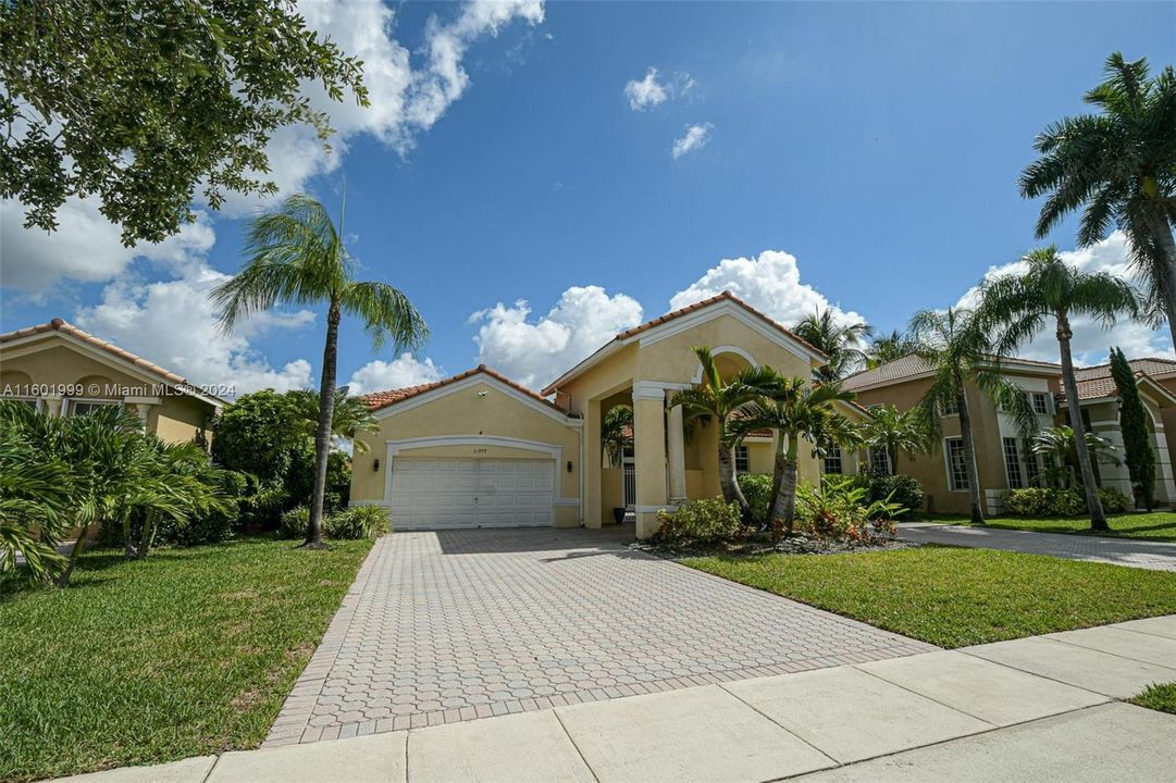 Active With Contract: $905,000 (4 beds, 3 baths, 2603 Square Feet)