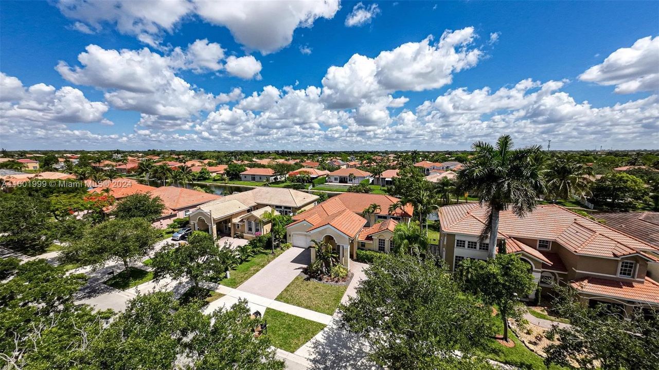 Active With Contract: $905,000 (4 beds, 3 baths, 2603 Square Feet)