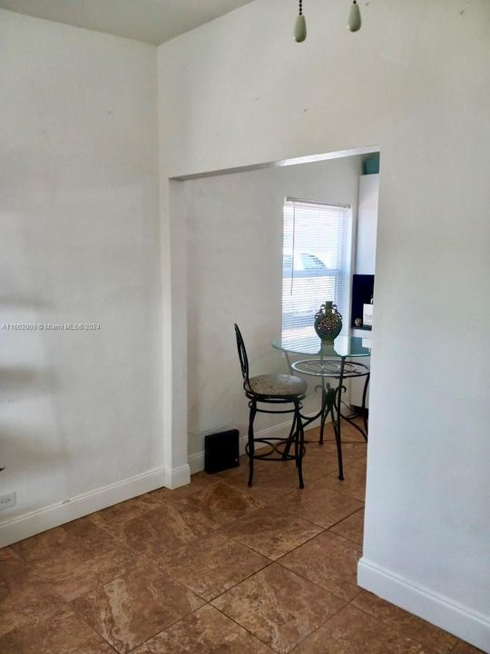 En Venta: $389,000 (2 camas, 1 baños, 720 Pies cuadrados)