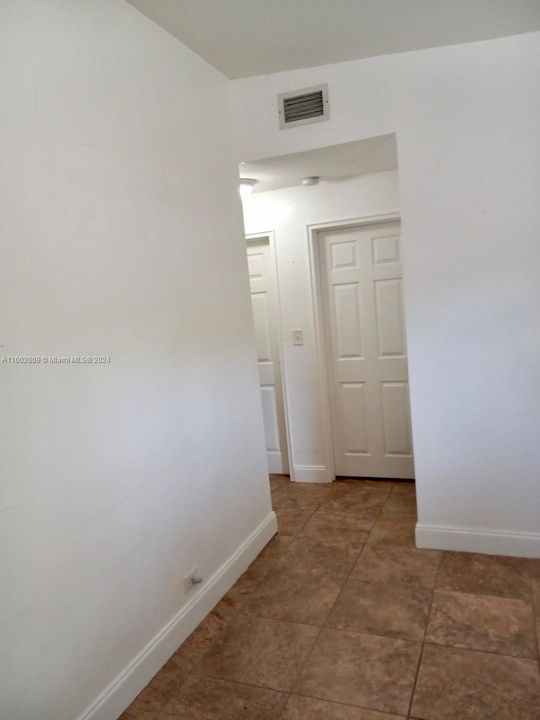 For Sale: $389,000 (2 beds, 1 baths, 720 Square Feet)