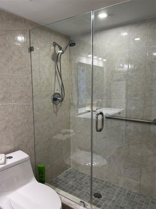 Activo con contrato: $286,000 (2 camas, 2 baños, 1070 Pies cuadrados)