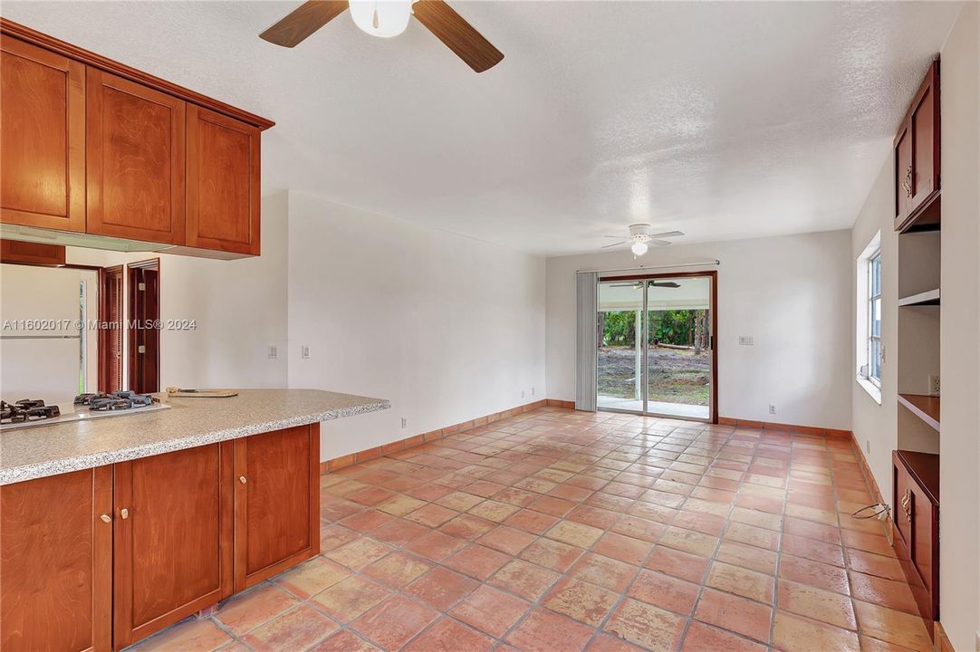 Recently Sold: $425,000 (1 beds, 1 baths, 728 Square Feet)