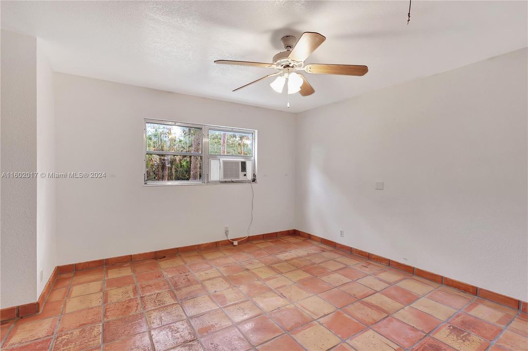 Recently Sold: $425,000 (1 beds, 1 baths, 728 Square Feet)