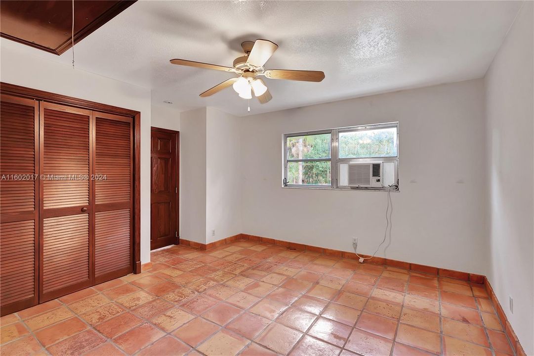 Recently Sold: $425,000 (1 beds, 1 baths, 728 Square Feet)