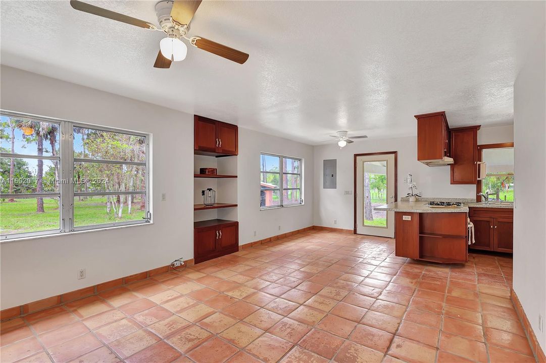 Recently Sold: $425,000 (1 beds, 1 baths, 728 Square Feet)