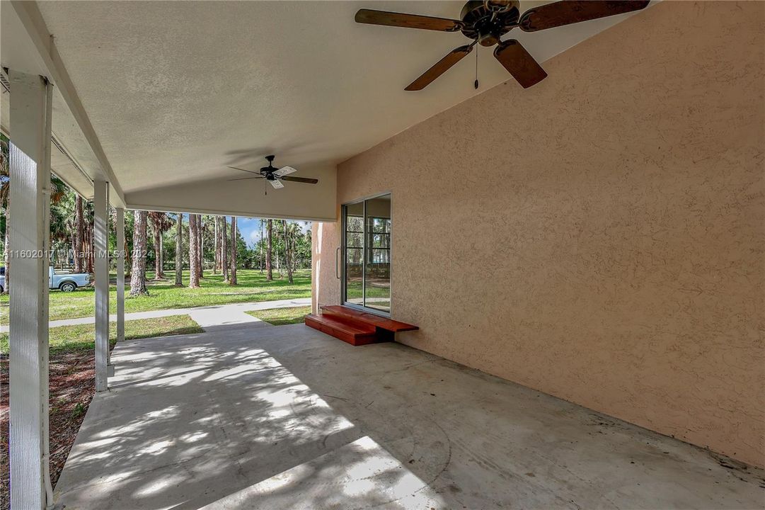 Recently Sold: $425,000 (1 beds, 1 baths, 728 Square Feet)