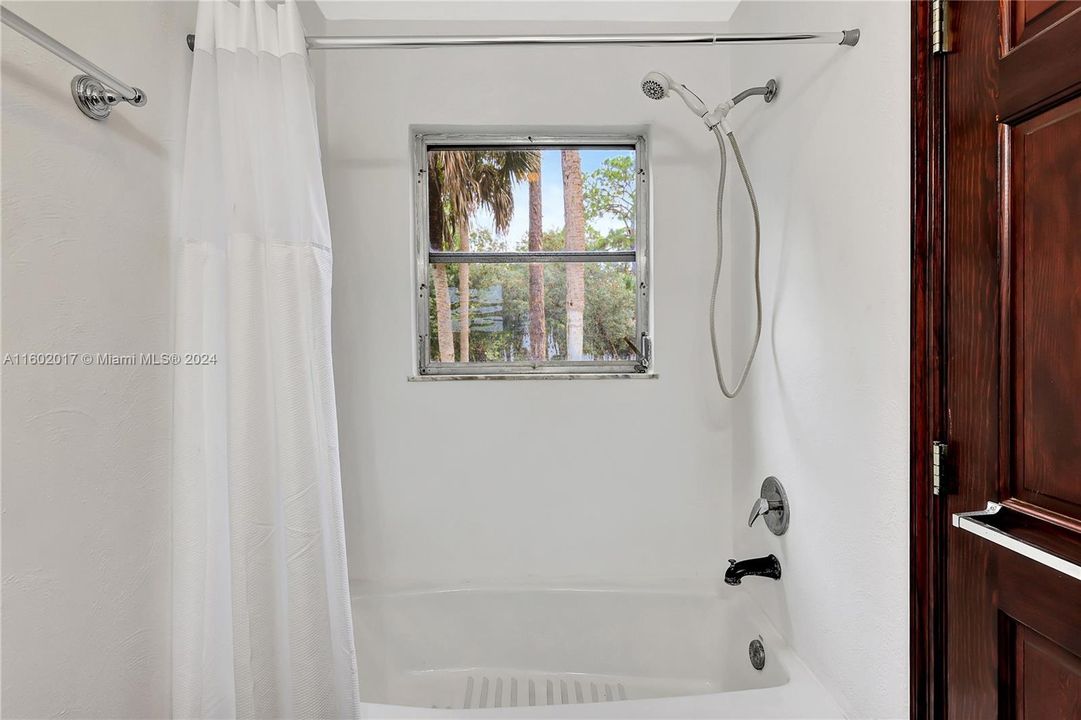 Recently Sold: $425,000 (1 beds, 1 baths, 728 Square Feet)