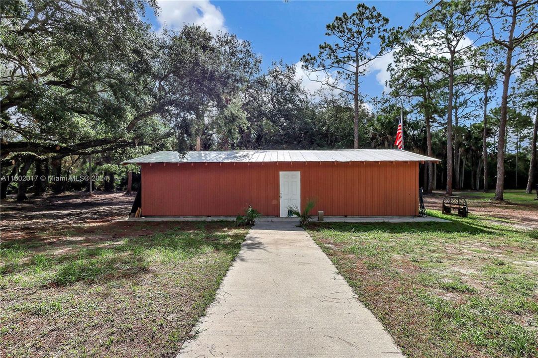 Recently Sold: $425,000 (1 beds, 1 baths, 728 Square Feet)