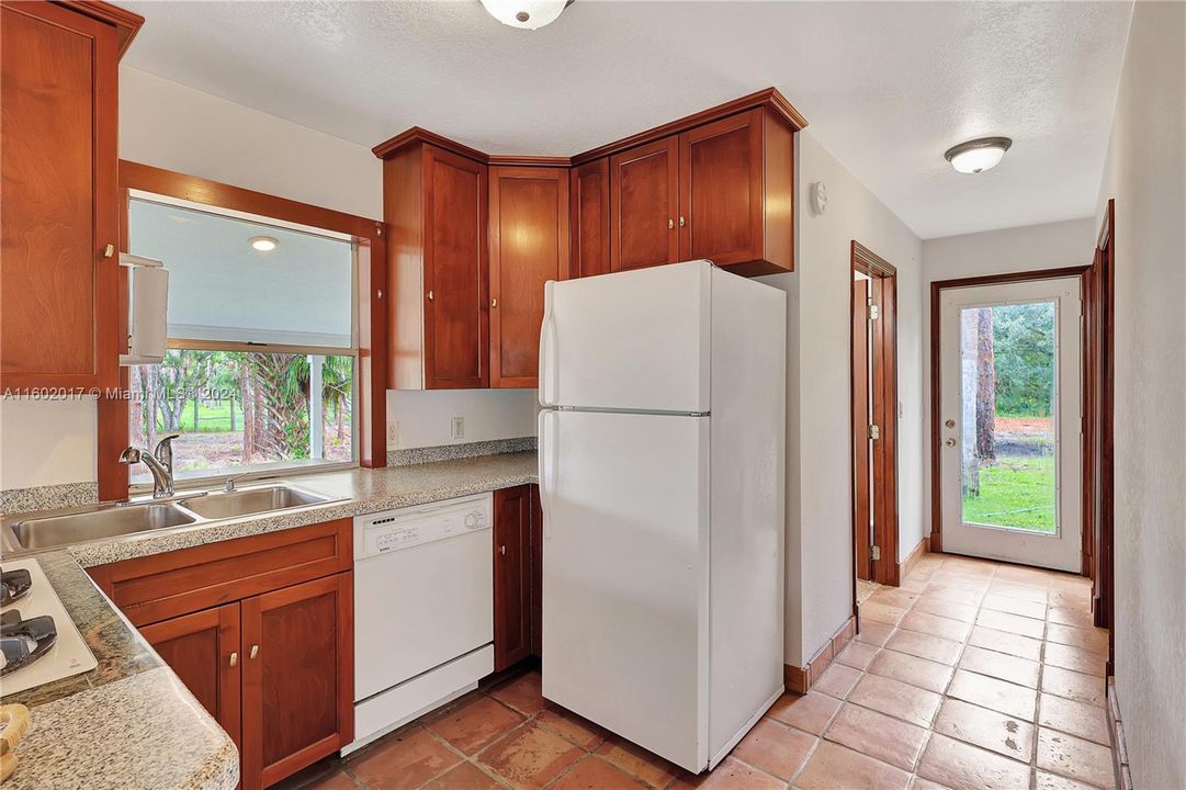 Recently Sold: $425,000 (1 beds, 1 baths, 728 Square Feet)