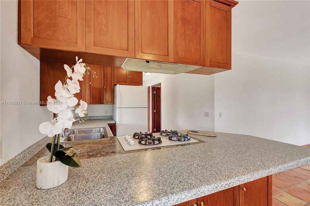 Recently Sold: $425,000 (1 beds, 1 baths, 728 Square Feet)