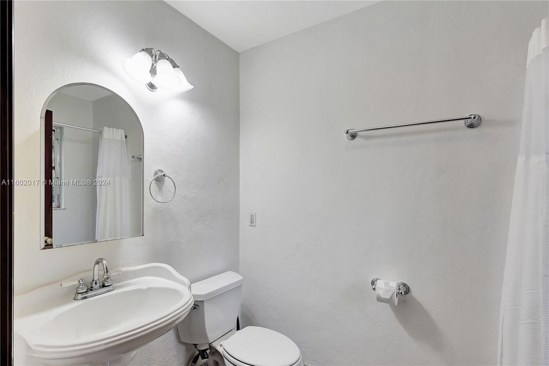 Recently Sold: $425,000 (1 beds, 1 baths, 728 Square Feet)