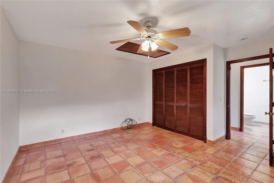 Recently Sold: $425,000 (1 beds, 1 baths, 728 Square Feet)
