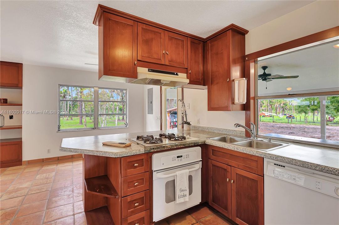 Recently Sold: $425,000 (1 beds, 1 baths, 728 Square Feet)