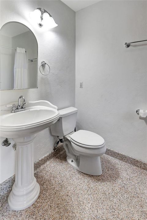 Recently Sold: $425,000 (1 beds, 1 baths, 728 Square Feet)