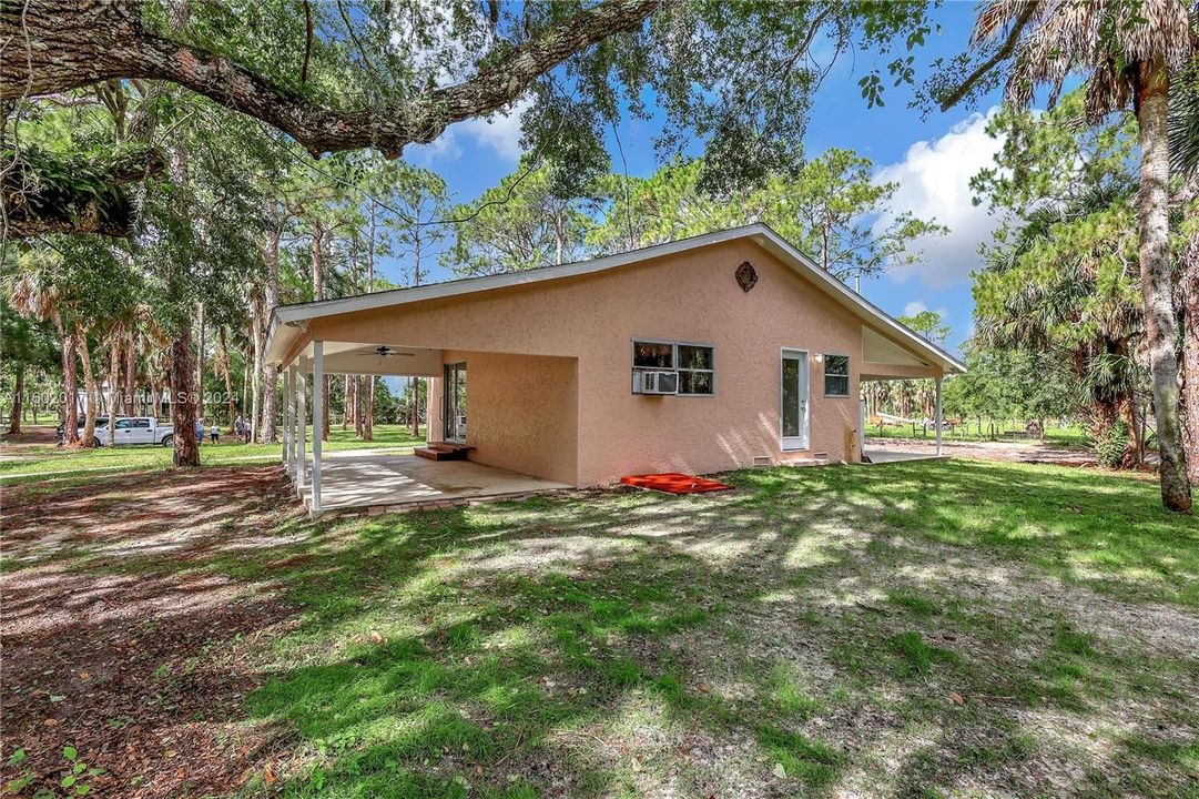 Recently Sold: $425,000 (1 beds, 1 baths, 728 Square Feet)