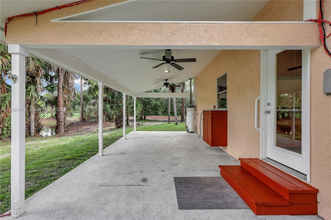 Recently Sold: $425,000 (1 beds, 1 baths, 728 Square Feet)