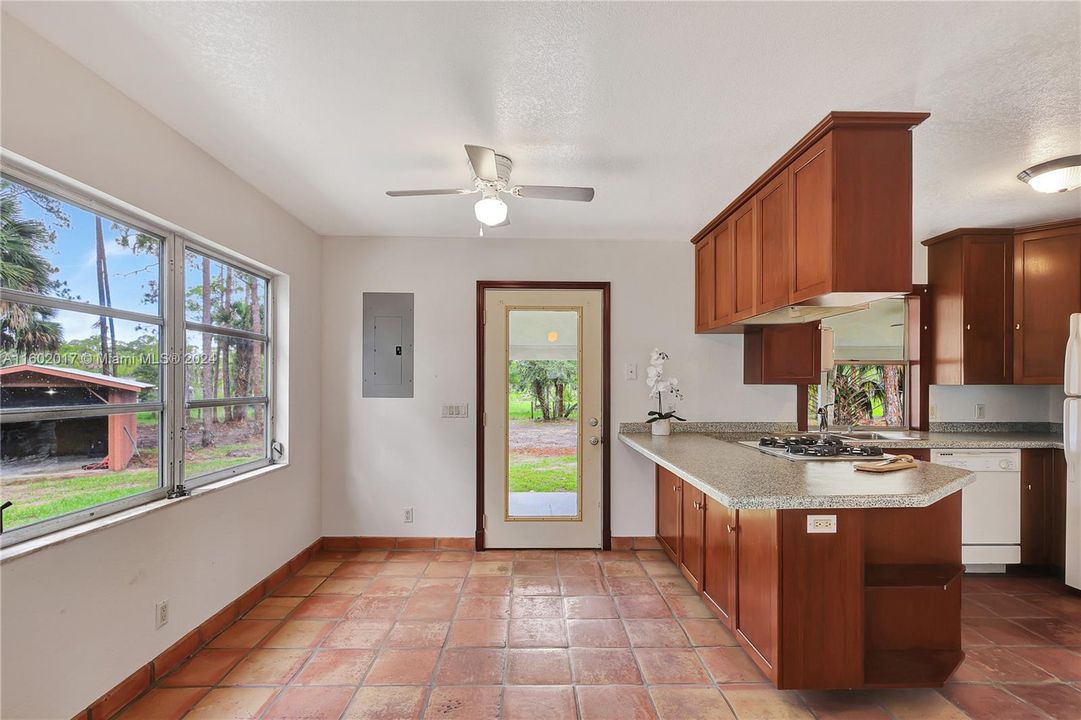 Recently Sold: $425,000 (1 beds, 1 baths, 728 Square Feet)