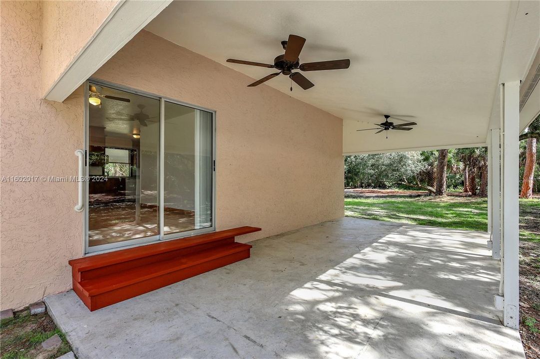 Recently Sold: $425,000 (1 beds, 1 baths, 728 Square Feet)