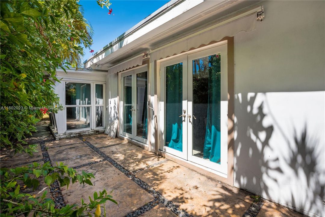 Active With Contract: $1,100,000 (4 beds, 3 baths, 0 Square Feet)