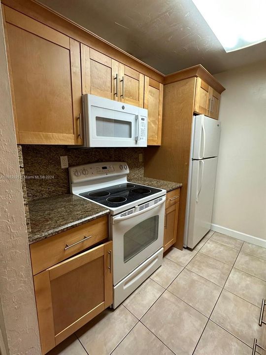 For Sale: $264,000 (2 beds, 1 baths, 840 Square Feet)