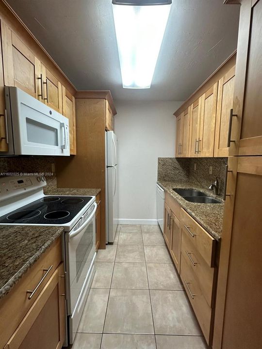 For Sale: $264,000 (2 beds, 1 baths, 840 Square Feet)