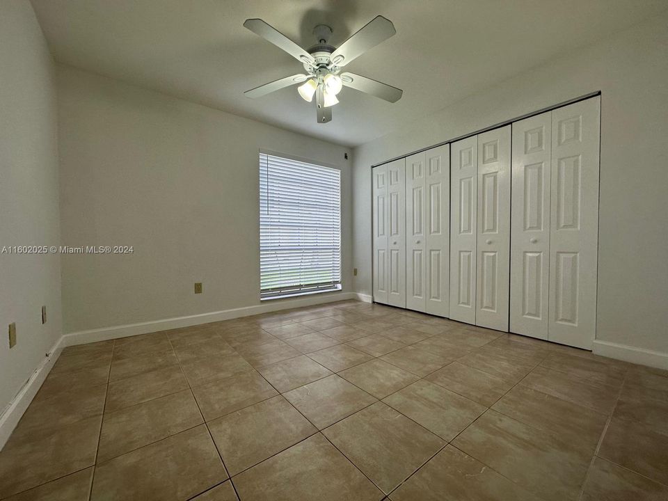 For Sale: $264,000 (2 beds, 1 baths, 840 Square Feet)