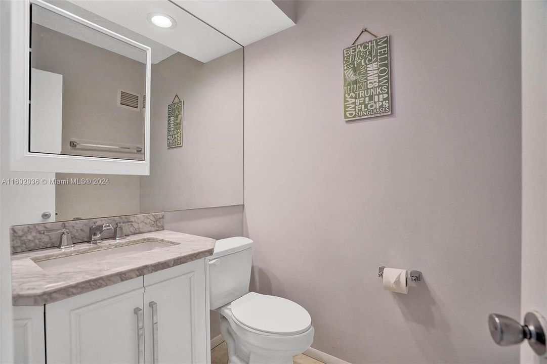 Active With Contract: $2,700 (1 beds, 1 baths, 686 Square Feet)