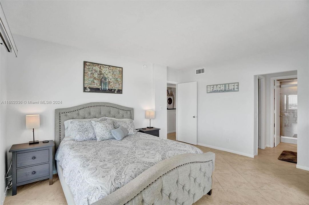 Active With Contract: $2,700 (1 beds, 1 baths, 686 Square Feet)