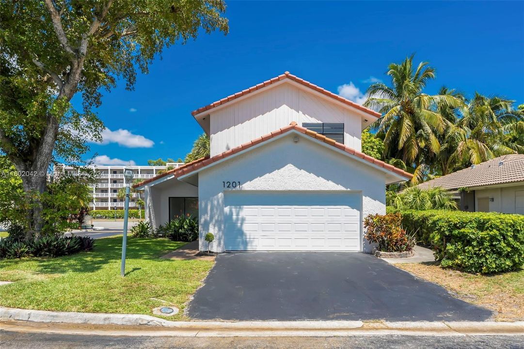 For Sale: $540,000 (3 beds, 2 baths, 1426 Square Feet)