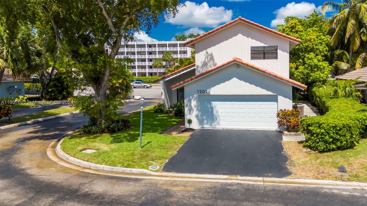 For Sale: $540,000 (3 beds, 2 baths, 1426 Square Feet)