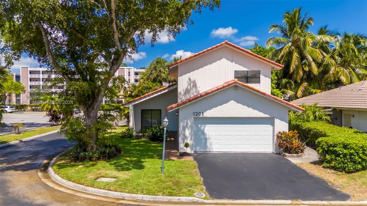 For Sale: $540,000 (3 beds, 2 baths, 1426 Square Feet)