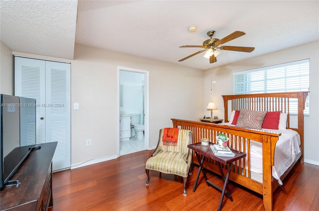 Active With Contract: $340,000 (2 beds, 2 baths, 1100 Square Feet)