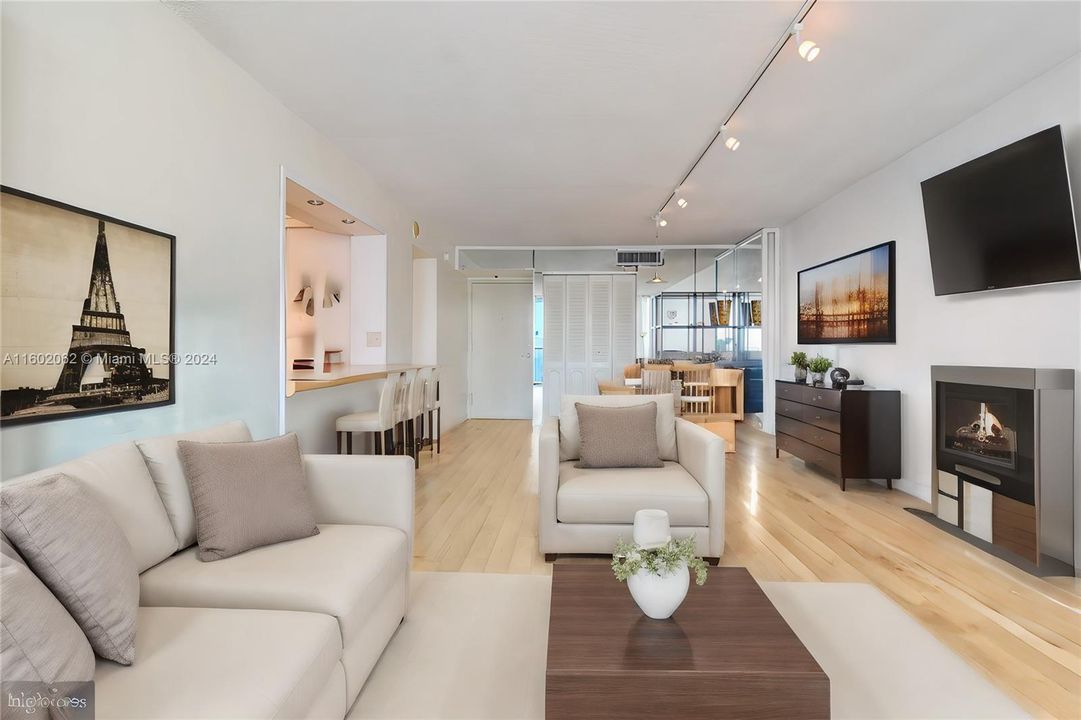 For Sale: $535,000 (1 beds, 1 baths, 1122 Square Feet)