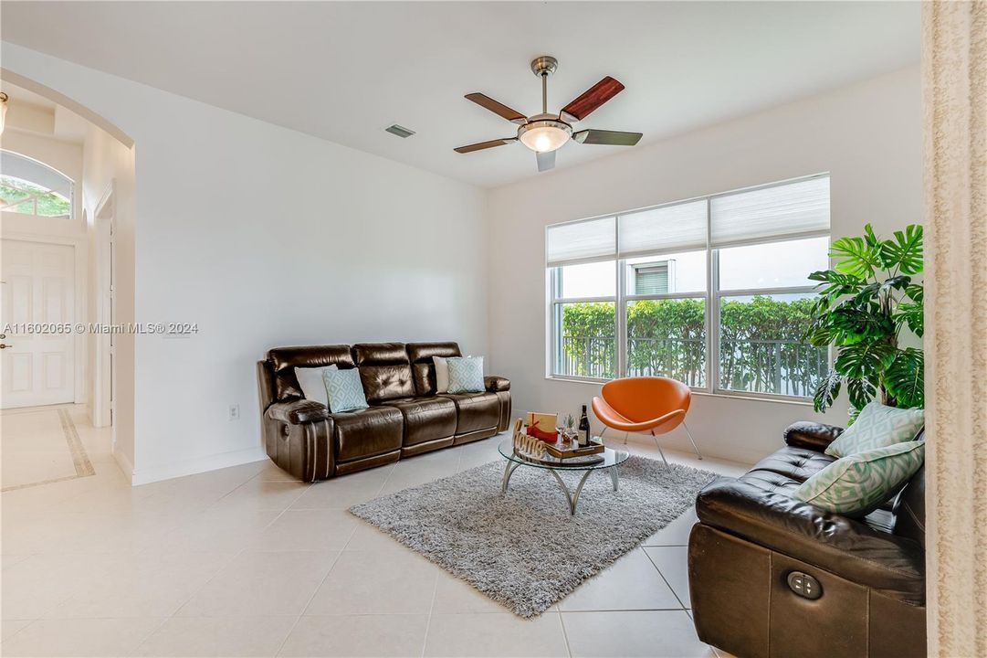 Active With Contract: $800,000 (4 beds, 3 baths, 2481 Square Feet)