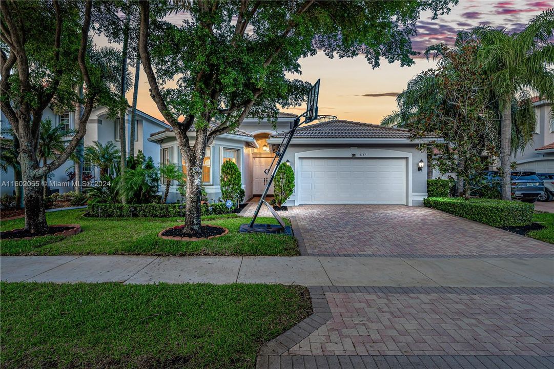 Active With Contract: $800,000 (4 beds, 3 baths, 2481 Square Feet)