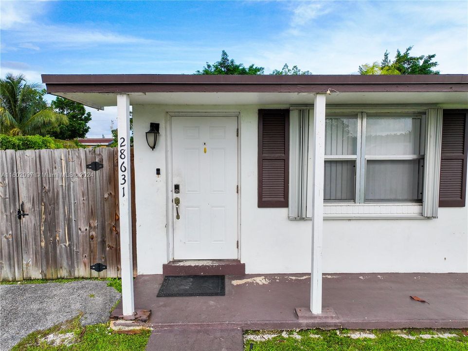 For Sale: $450,000 (3 beds, 1 baths, 1000 Square Feet)