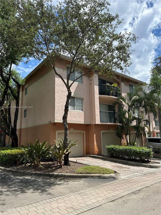 En Venta: $399,999 (2 camas, 2 baños, 1054 Pies cuadrados)