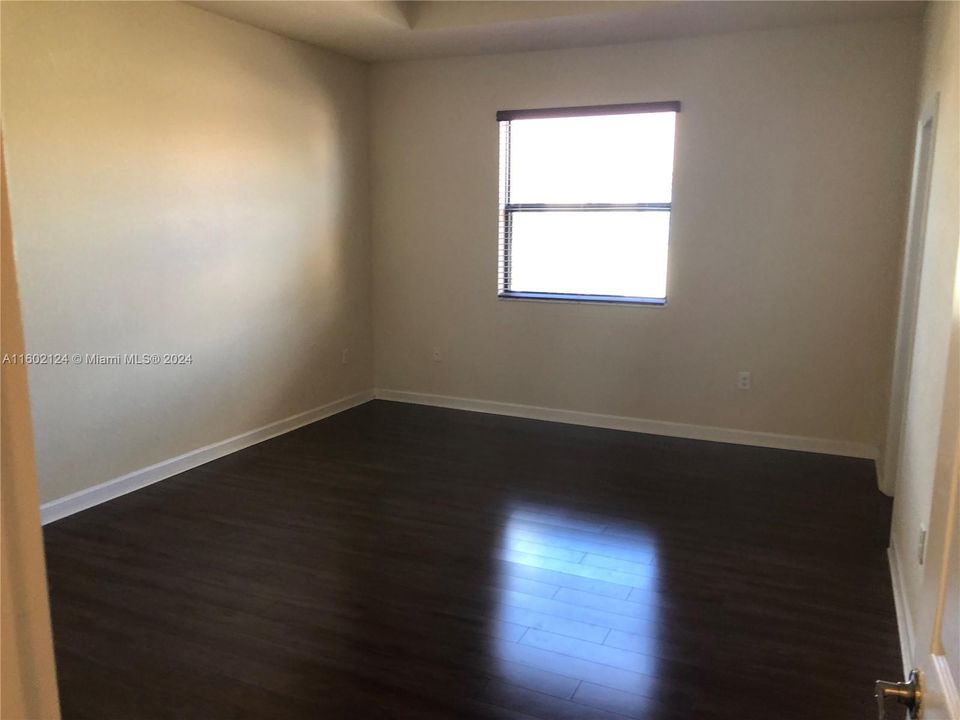 Active With Contract: $3,100 (3 beds, 2 baths, 2018 Square Feet)