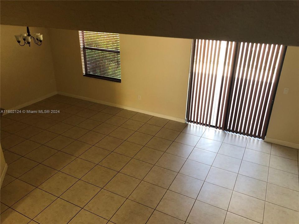 Active With Contract: $3,100 (3 beds, 2 baths, 2018 Square Feet)