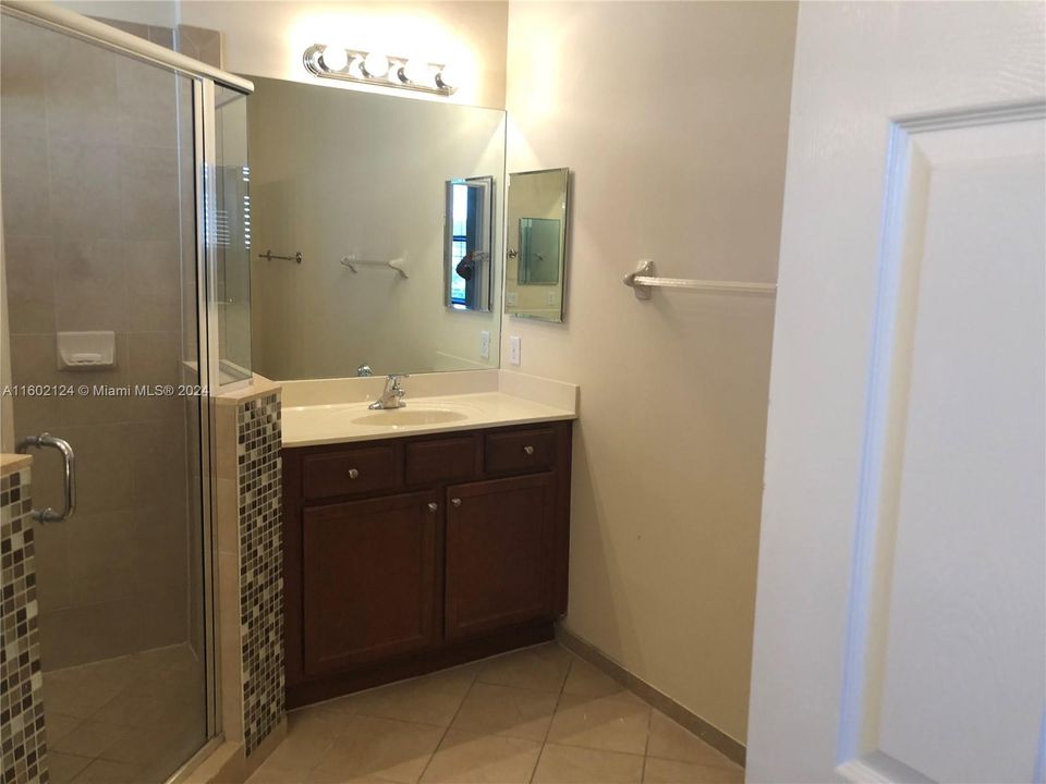Active With Contract: $3,100 (3 beds, 2 baths, 2018 Square Feet)