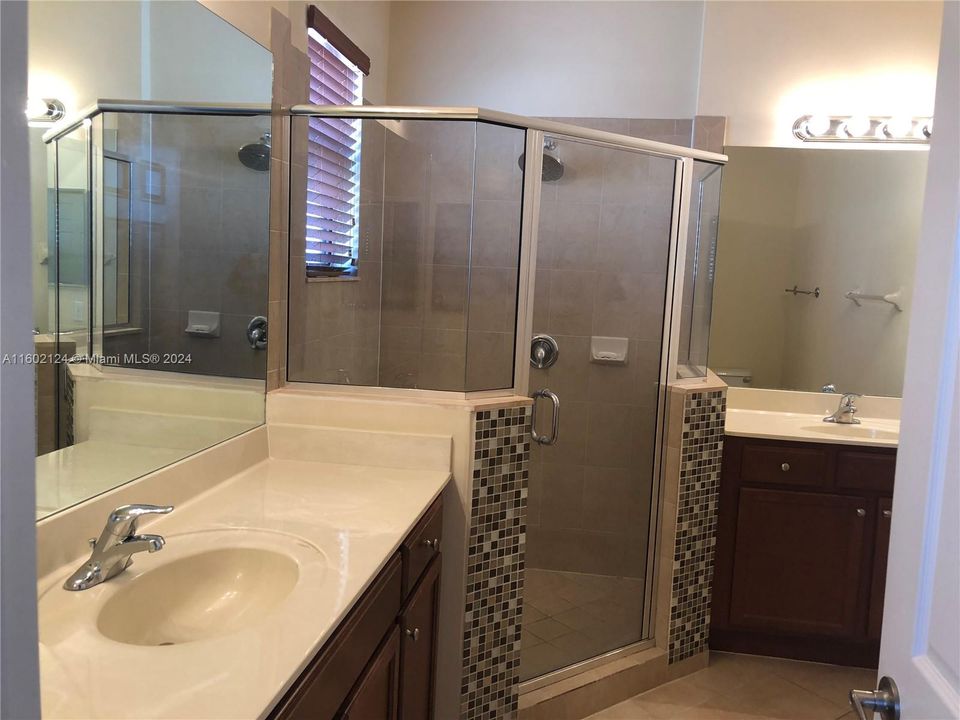 Active With Contract: $3,100 (3 beds, 2 baths, 2018 Square Feet)