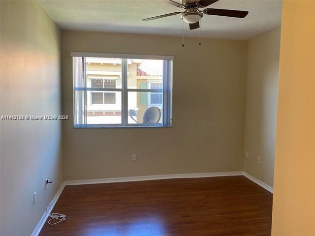 Recently Sold: $399,000 (3 beds, 2 baths, 1396 Square Feet)