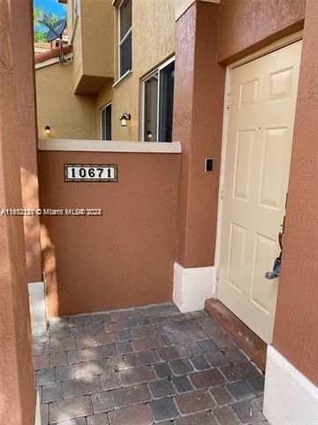 Recently Sold: $399,000 (3 beds, 2 baths, 1396 Square Feet)