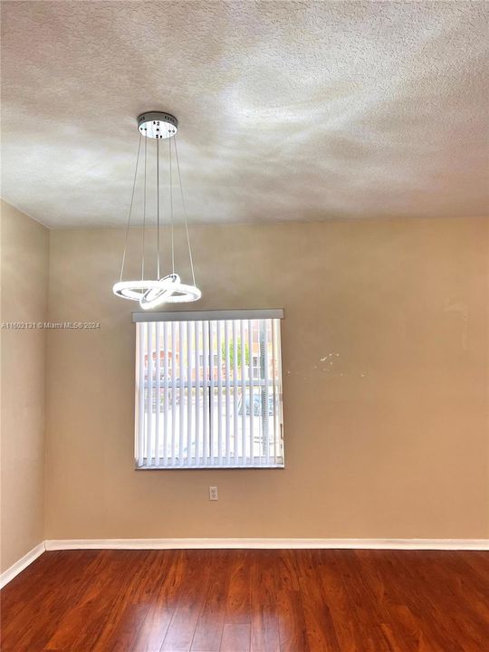 Recently Sold: $399,000 (3 beds, 2 baths, 1396 Square Feet)