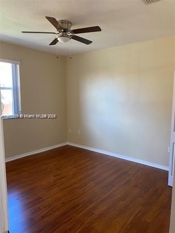 Recently Sold: $399,000 (3 beds, 2 baths, 1396 Square Feet)