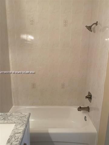 Recently Sold: $399,000 (3 beds, 2 baths, 1396 Square Feet)